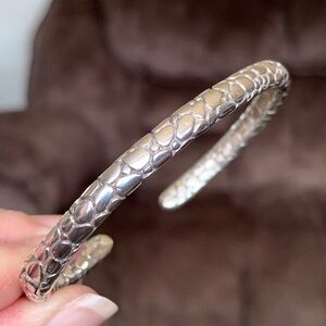 Sarda Sterling Silver Silver Love One Another Cuff Bracelet